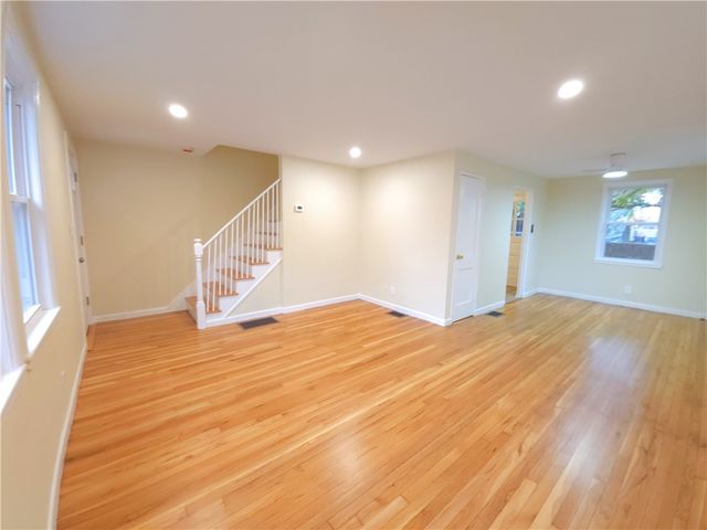 1 Shangri-La Lane, Middletown, RI 02842