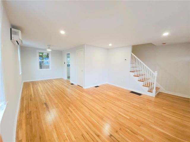 1 Shangri-La Lane, Middletown, RI 02842