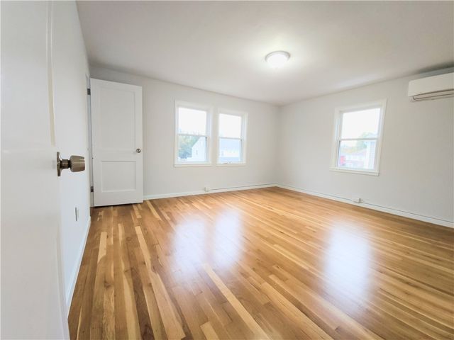 1 Shangri-La Lane, Middletown, RI 02842