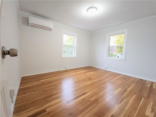 1 Shangri-La Lane, Middletown, RI 02842