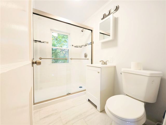 1 Shangri-La Lane, Middletown, RI 02842