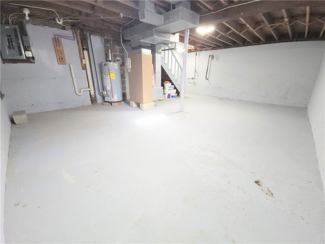 1 Shangri-La Lane, Middletown, RI 02842