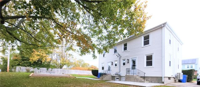 1 Shangri-La Lane, Middletown, RI 02842