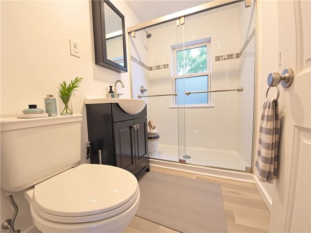 1 Shangri-La Lane, Middletown, RI 02842