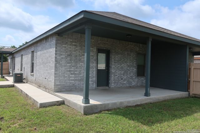 235 ANNE LOUISE DR, New Braunfels, TX 78130