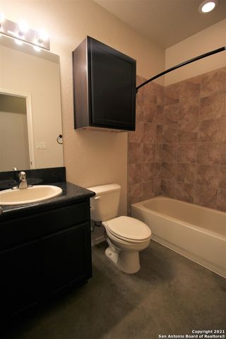 235 ANNE LOUISE DR, New Braunfels, TX 78130