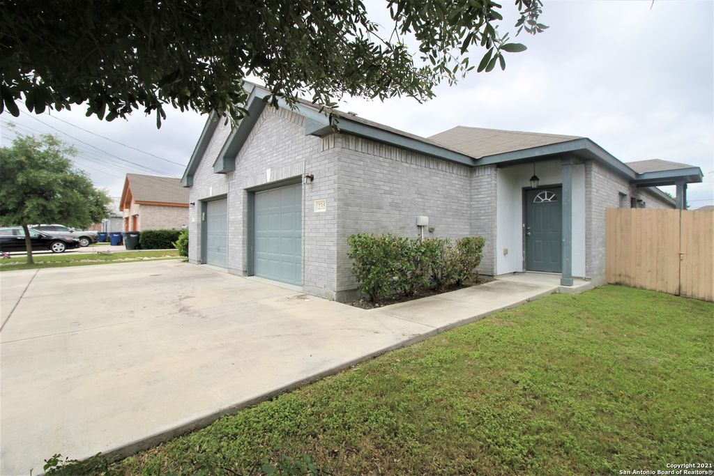235 ANNE LOUISE DR, New Braunfels, TX 78130