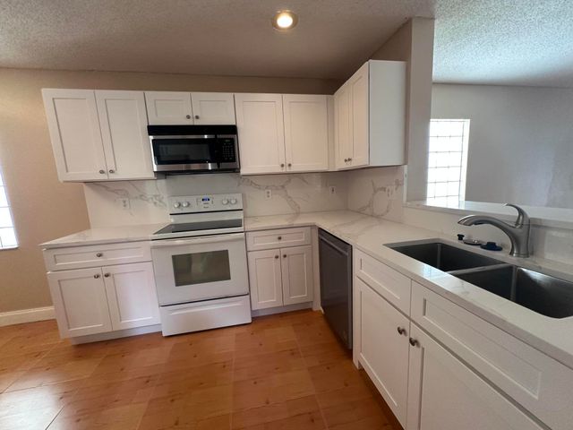 9761 NW 2nd Street, Coral Springs, FL 33071
