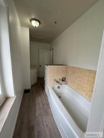 2050 E 73rd S, Idaho Falls, ID 83404