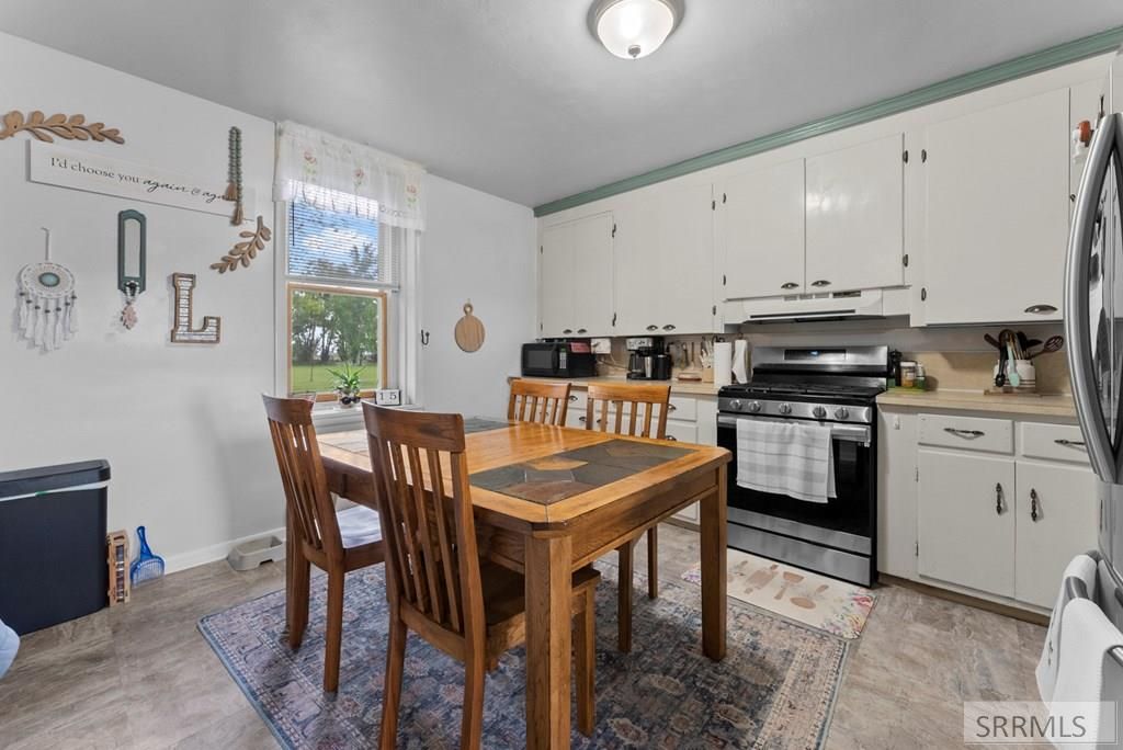Image 9 of property listing at 2050 E 73rd S, Idaho Falls, ID 83404