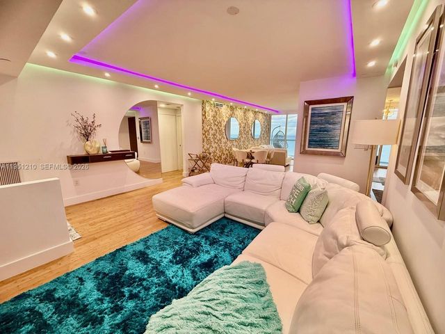 6365 Collins Ave 3102, Miami Beach, FL 33141