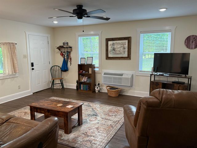 188 Lakeside Drive, Jacksonville, TX 75766
