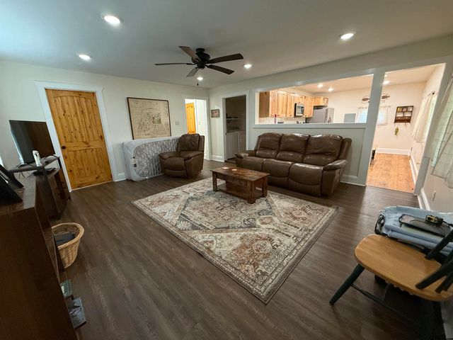 188 Lakeside Drive, Jacksonville, TX 75766