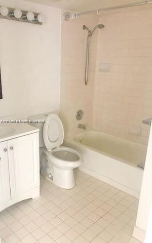 22102 Glenmoor Dr 102, West Palm Beach, FL 33409