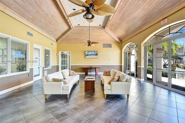 22102 Glenmoor Dr 102, West Palm Beach, FL 33409