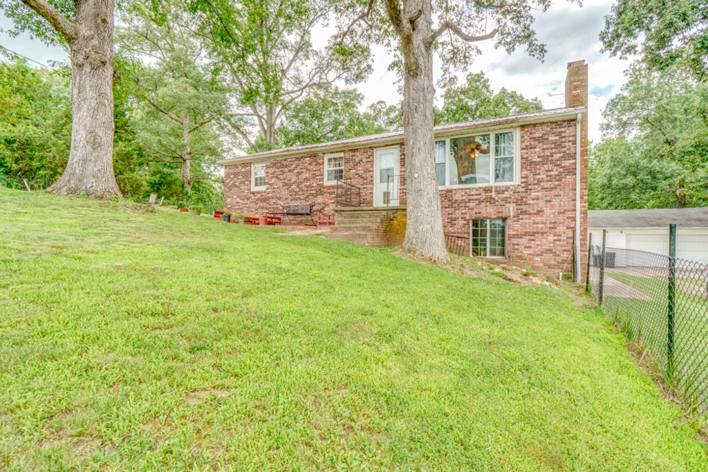 Image 1 of property listing at 8841 N Triton Lane, Mt Vernon, IL 62864