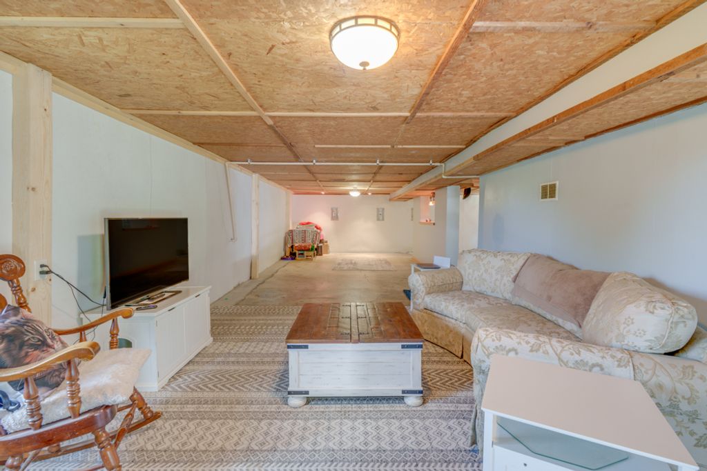 Image 11 of property listing at 8841 N Triton Lane, Mt Vernon, IL 62864