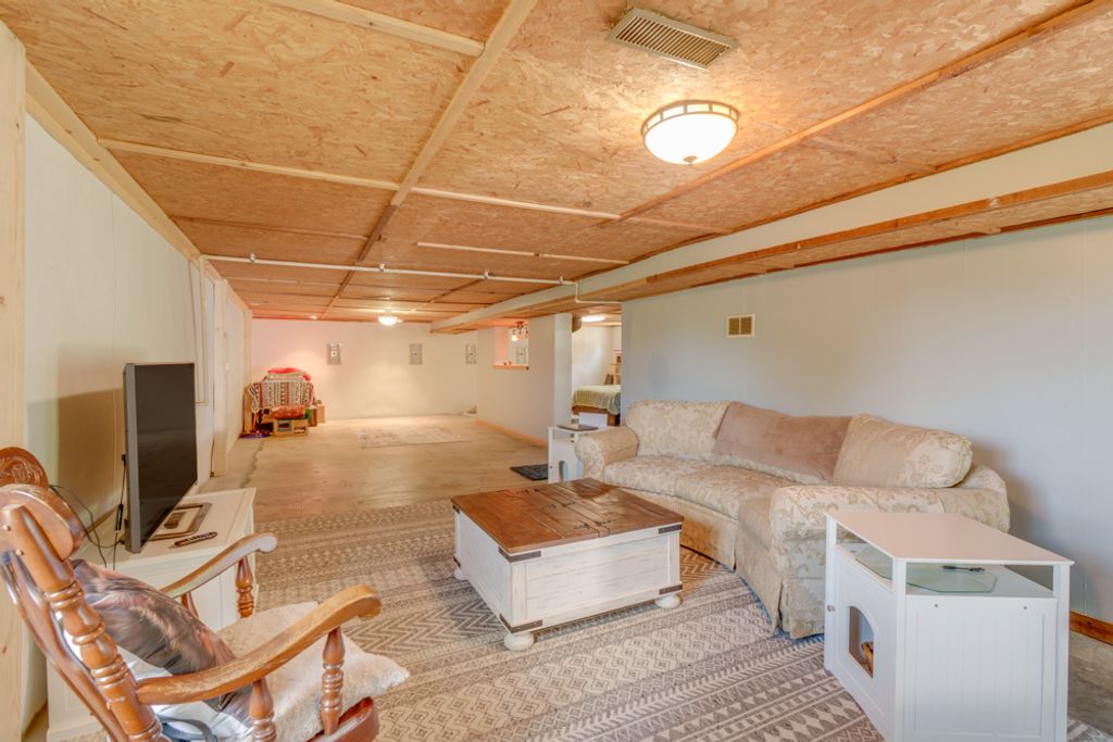 Image 12 of property listing at 8841 N Triton Lane, Mt Vernon, IL 62864