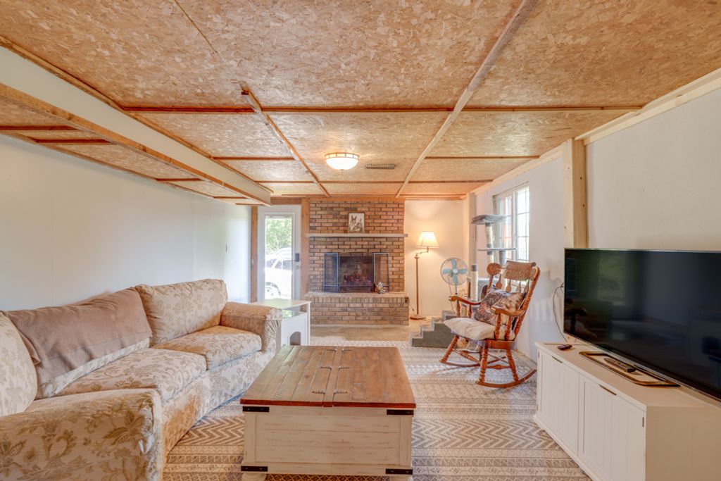 Image 13 of property listing at 8841 N Triton Lane, Mt Vernon, IL 62864