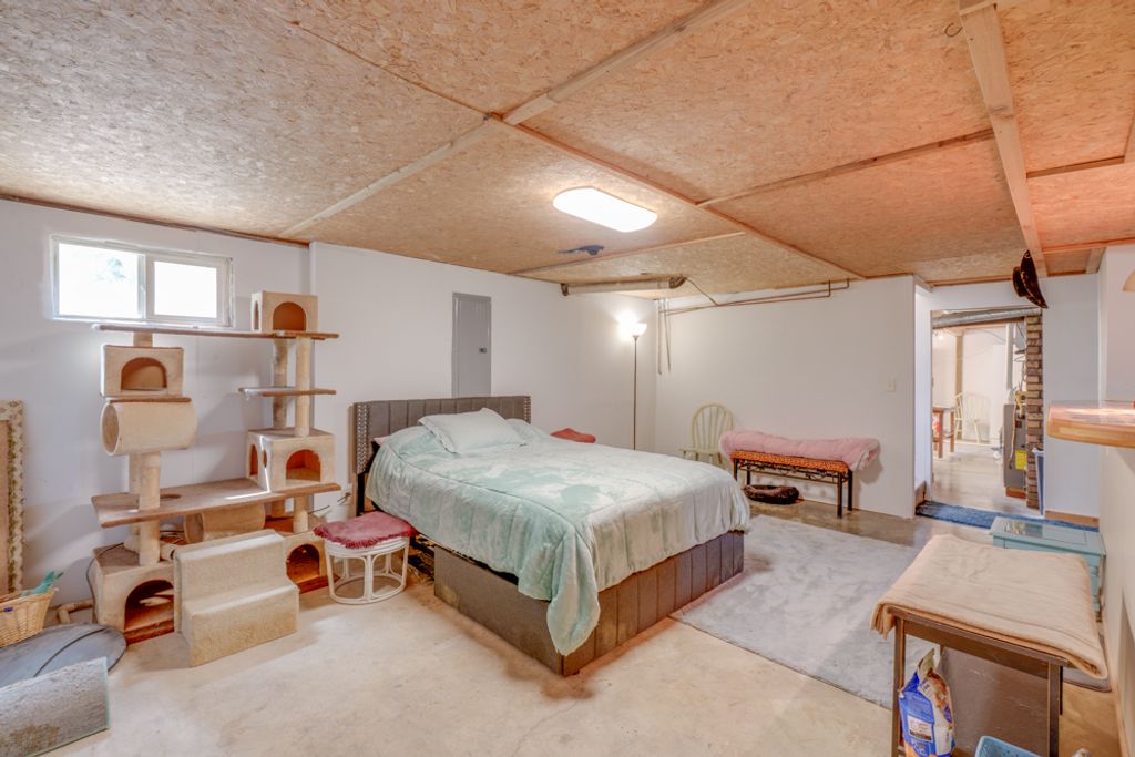 Image 15 of property listing at 8841 N Triton Lane, Mt Vernon, IL 62864
