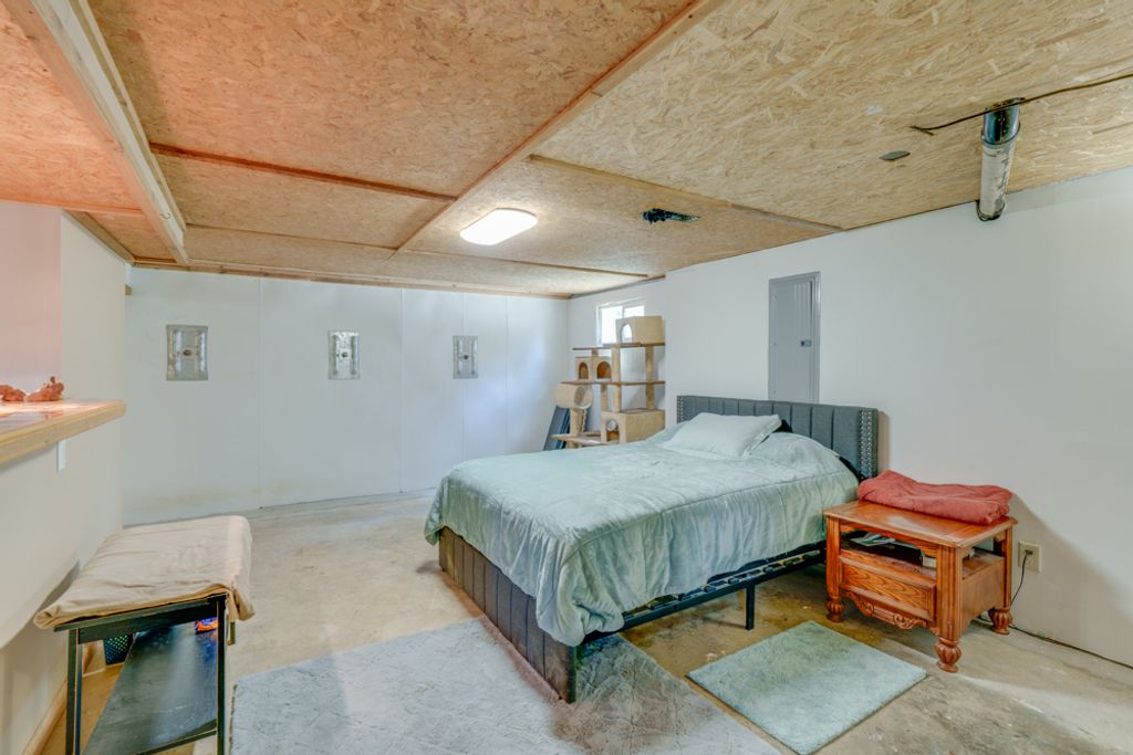 Image 16 of property listing at 8841 N Triton Lane, Mt Vernon, IL 62864