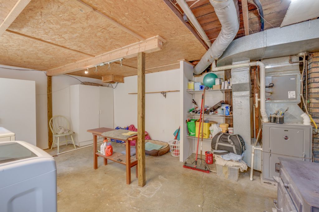 Image 19 of property listing at 8841 N Triton Lane, Mt Vernon, IL 62864