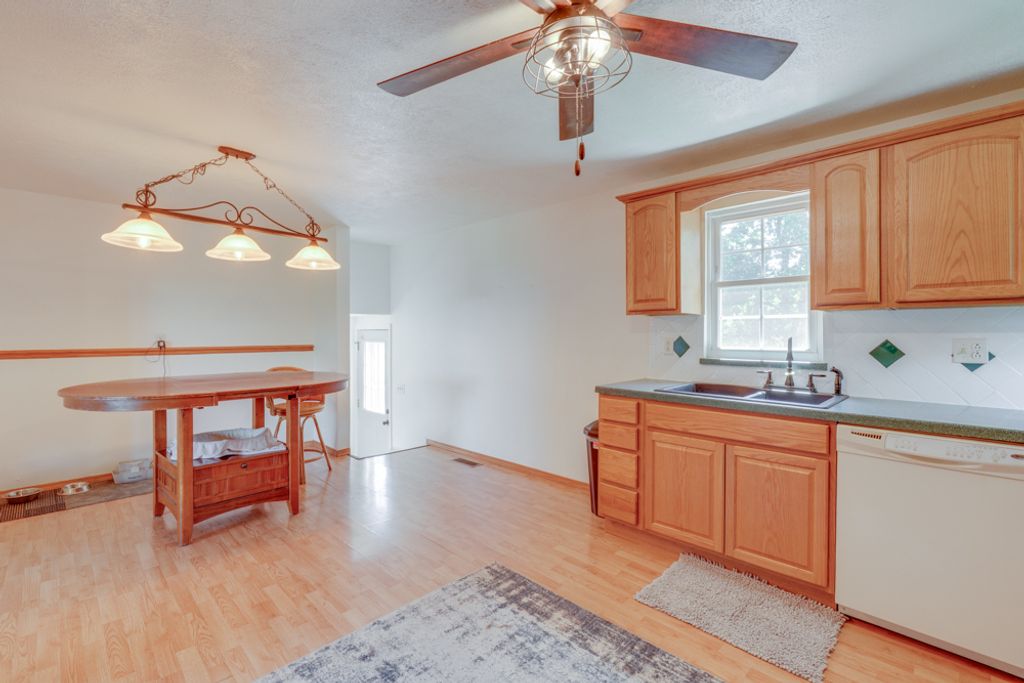 Image 22 of property listing at 8841 N Triton Lane, Mt Vernon, IL 62864