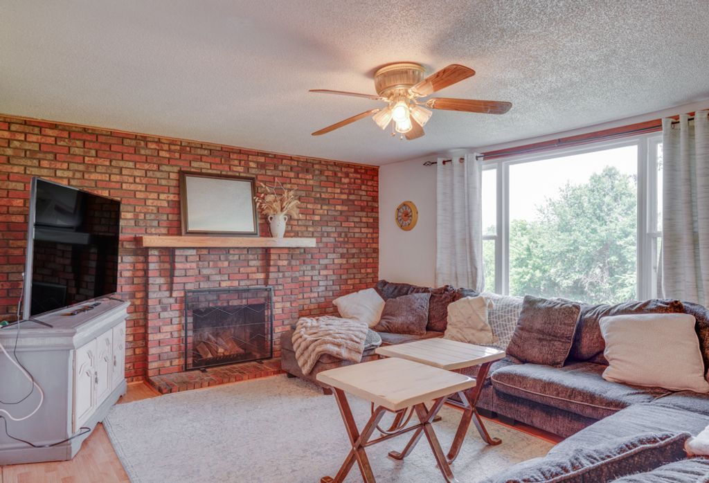 Image 25 of property listing at 8841 N Triton Lane, Mt Vernon, IL 62864