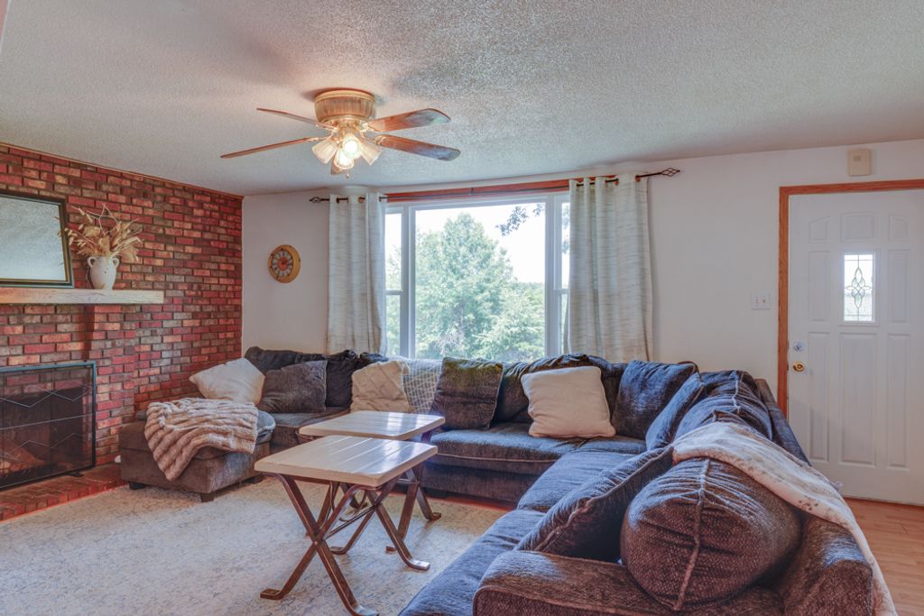 Image 27 of property listing at 8841 N Triton Lane, Mt Vernon, IL 62864