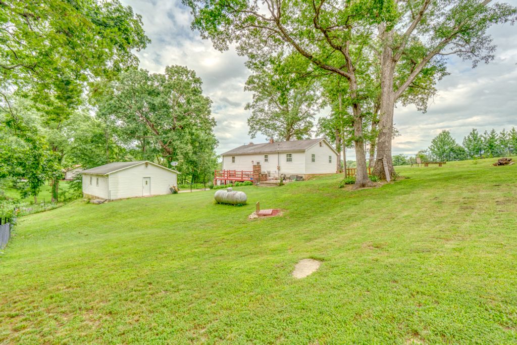 Image 4 of property listing at 8841 N Triton Lane, Mt Vernon, IL 62864