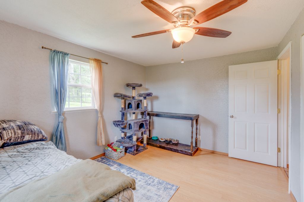 Image 34 of property listing at 8841 N Triton Lane, Mt Vernon, IL 62864