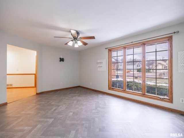 221 WARRIOR Way, Germantown Hills, IL 61528