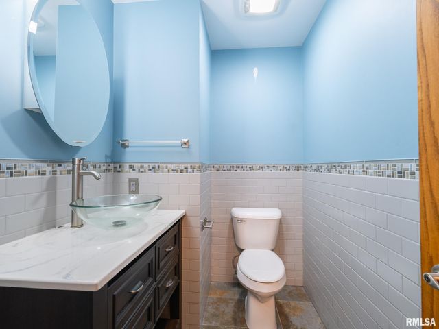 221 WARRIOR Way, Germantown Hills, IL 61528