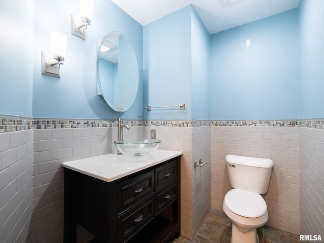 221 WARRIOR Way, Germantown Hills, IL 61528