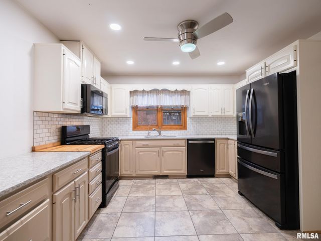 221 WARRIOR Way, Germantown Hills, IL 61528