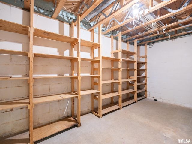 221 WARRIOR Way, Germantown Hills, IL 61528