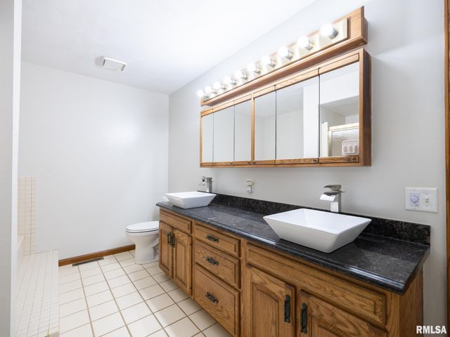 221 WARRIOR Way, Germantown Hills, IL 61528