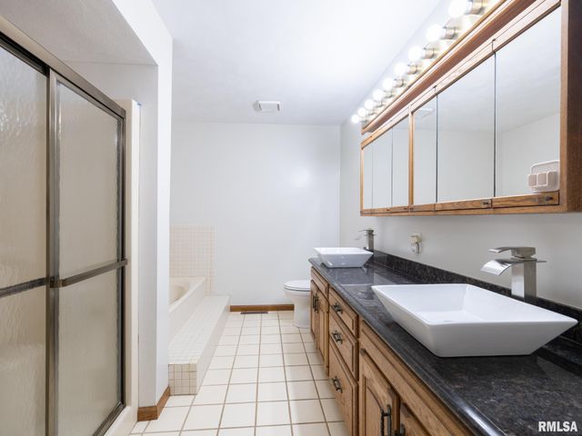 221 WARRIOR Way, Germantown Hills, IL 61528