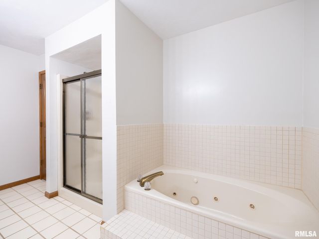 221 WARRIOR Way, Germantown Hills, IL 61528