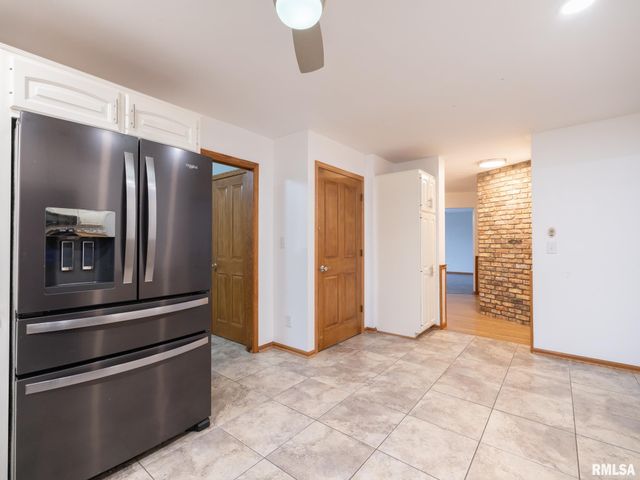 221 WARRIOR Way, Germantown Hills, IL 61528