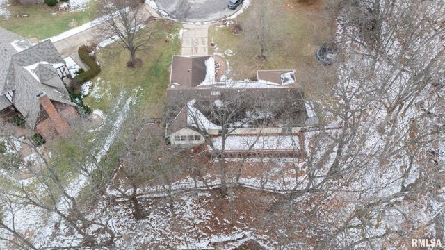 221 WARRIOR Way, Germantown Hills, IL 61528