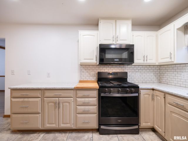 221 WARRIOR Way, Germantown Hills, IL 61528