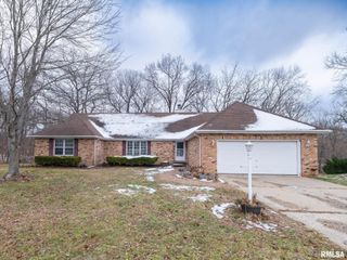 221 WARRIOR Way, Germantown Hills, IL 61528