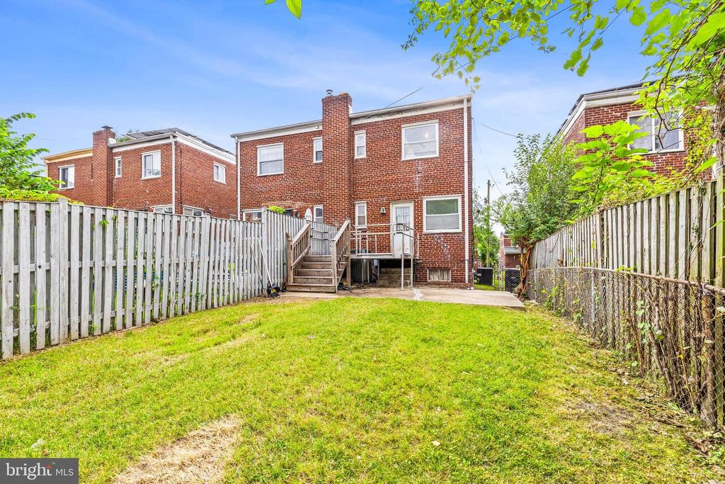 4816 8TH ST NE, Washington, DC 20017