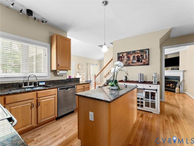 1312 Hawkins Wood Cir, Midlothian, VA 23114