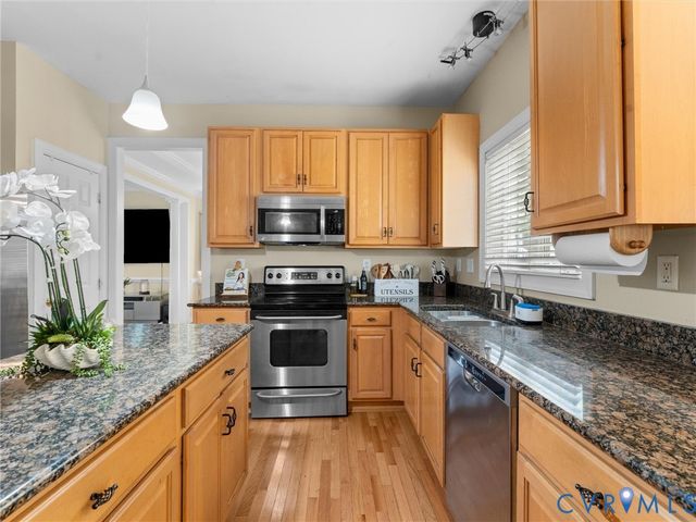 1312 Hawkins Wood Cir, Midlothian, VA 23114