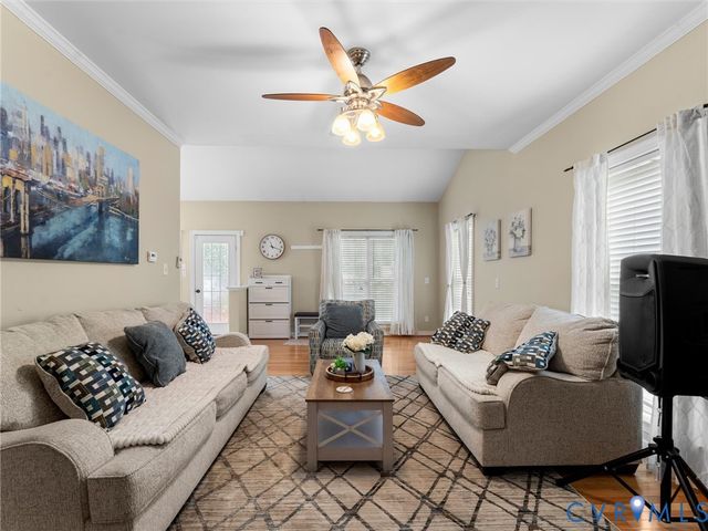 1312 Hawkins Wood Cir, Midlothian, VA 23114