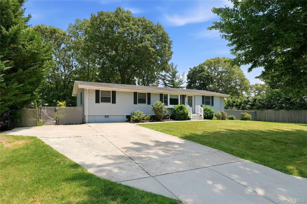 3 Herd Lane, East Setauket, NY 11733 — exterior