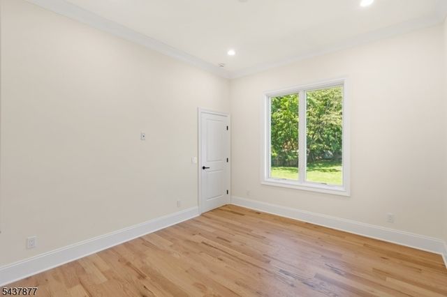13 Harding Pl, Livingston Twp., NJ 07039