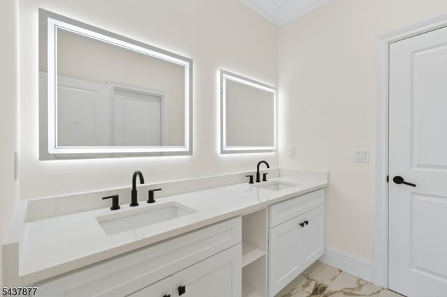 13 Harding Pl, Livingston Twp., NJ 07039